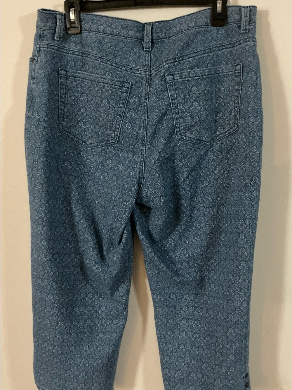 Lot Of Gloria Vanderbilt Amanda Capris- Size 12- Blue, Mauve, White - Picture 6 of 10
